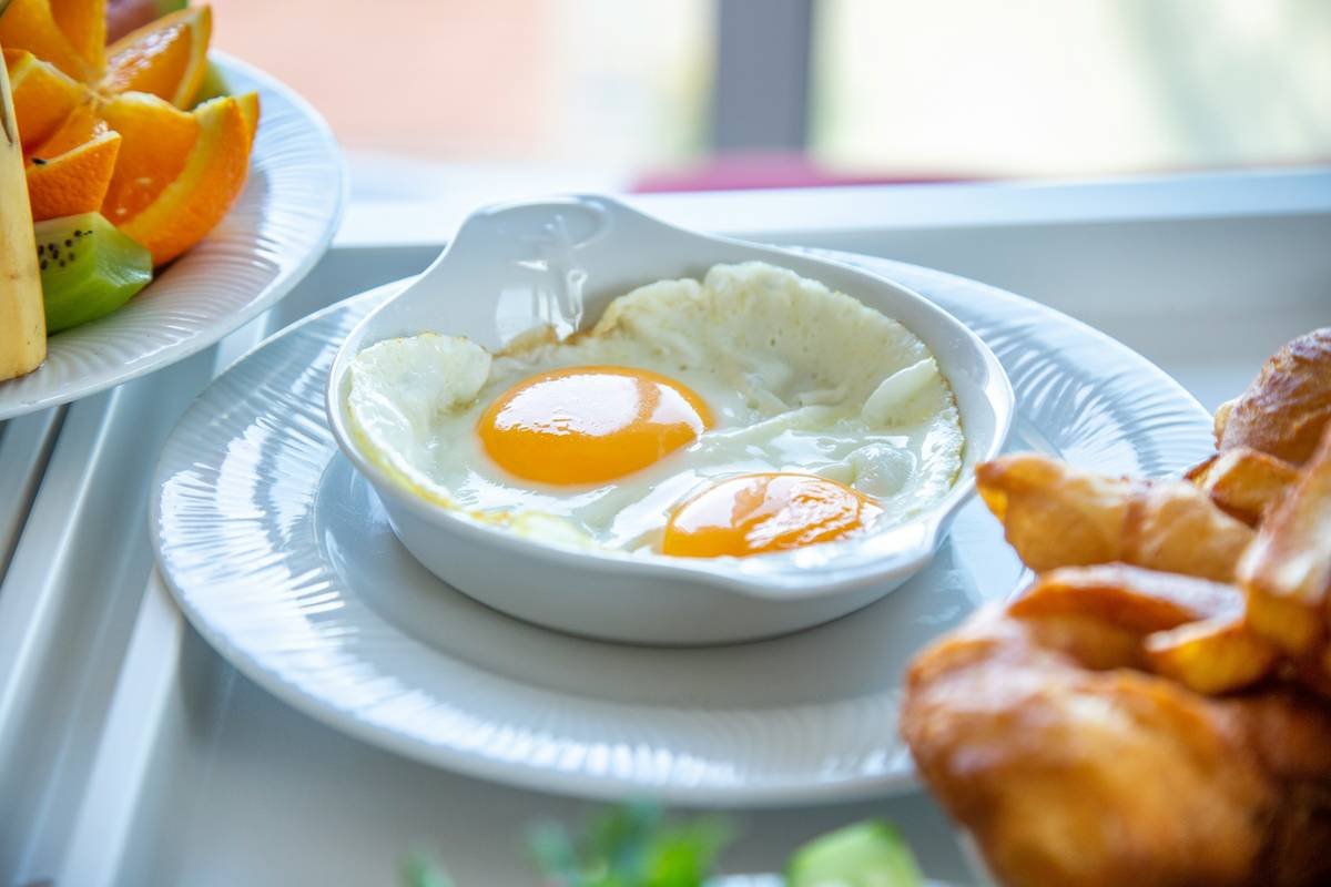 Why Your Microwave Egg Poacher Keeps Failing (And How to Fix It in 60 Seconds)