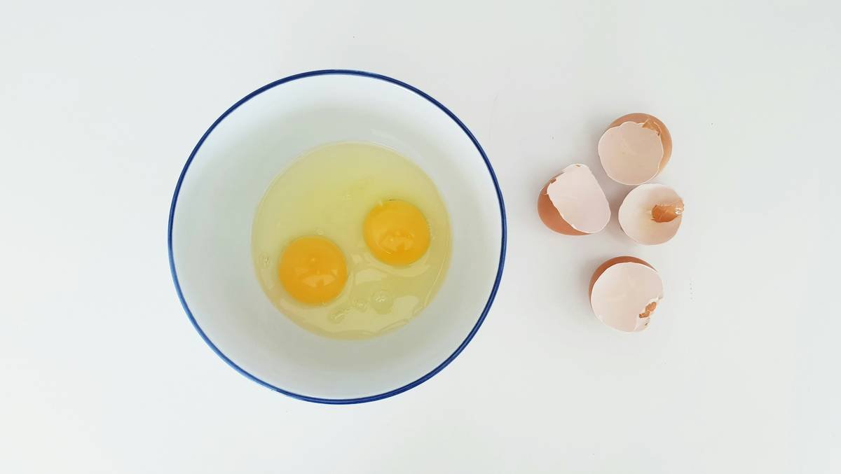 microwave egg poacher time chart showing wattage vs cooking duration