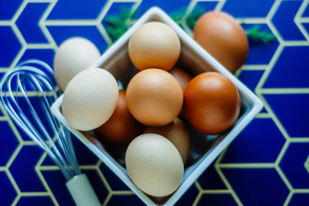 hack for poaching eggs using cold water method with fresh eggs in saucepan