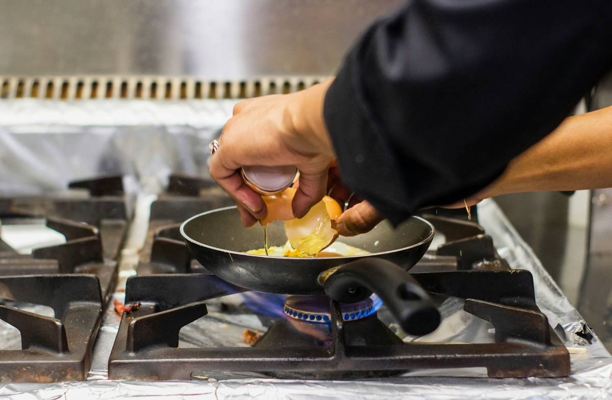 microwave egg poacher how to use