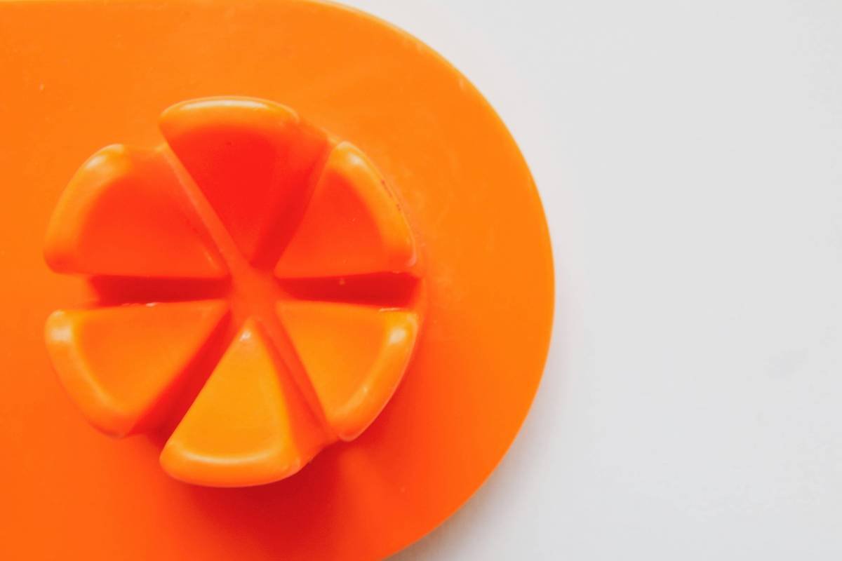 how to use silicone egg poachers - preheating step in simmering water